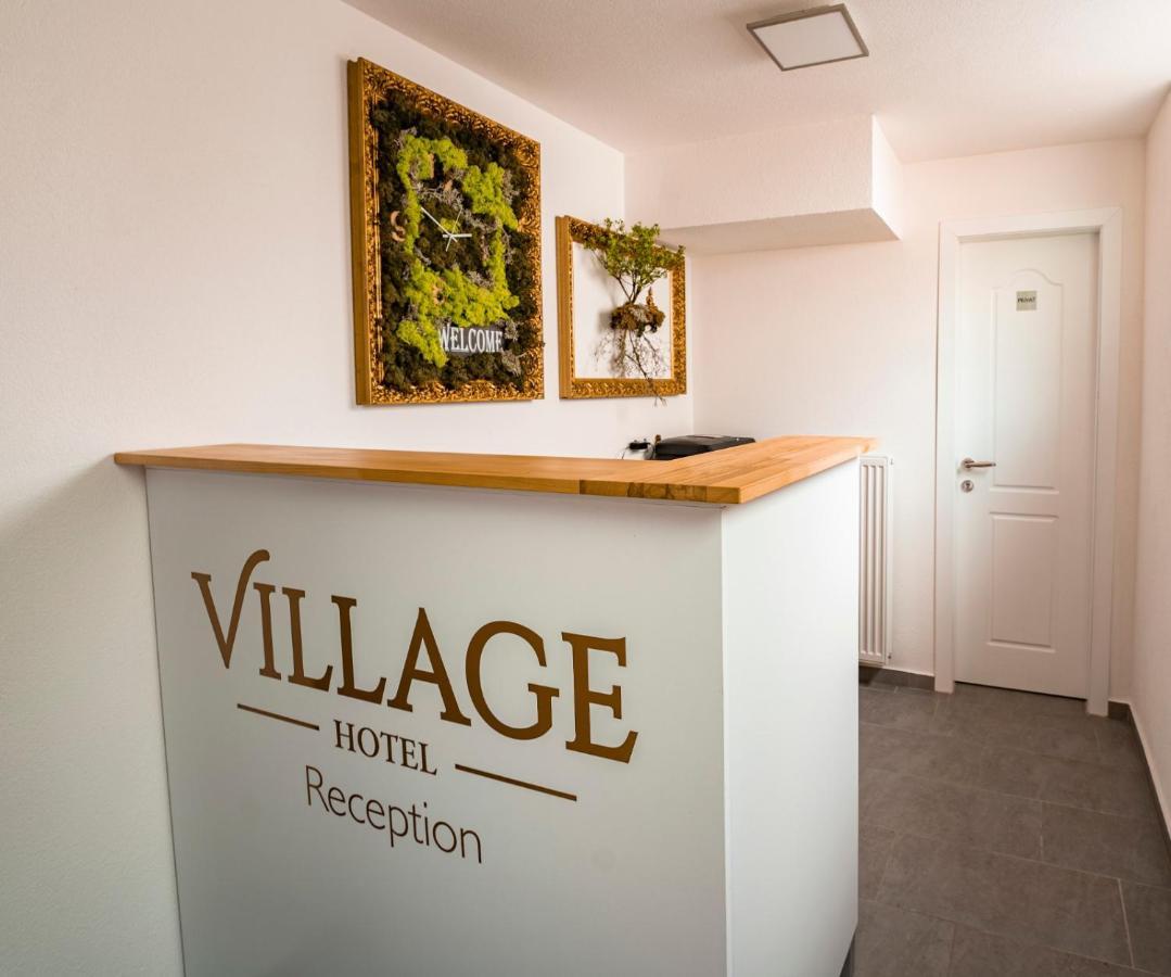 Village Bistro & Bar Fremdenzimmer Dettingen an der Erms Exteriör bild