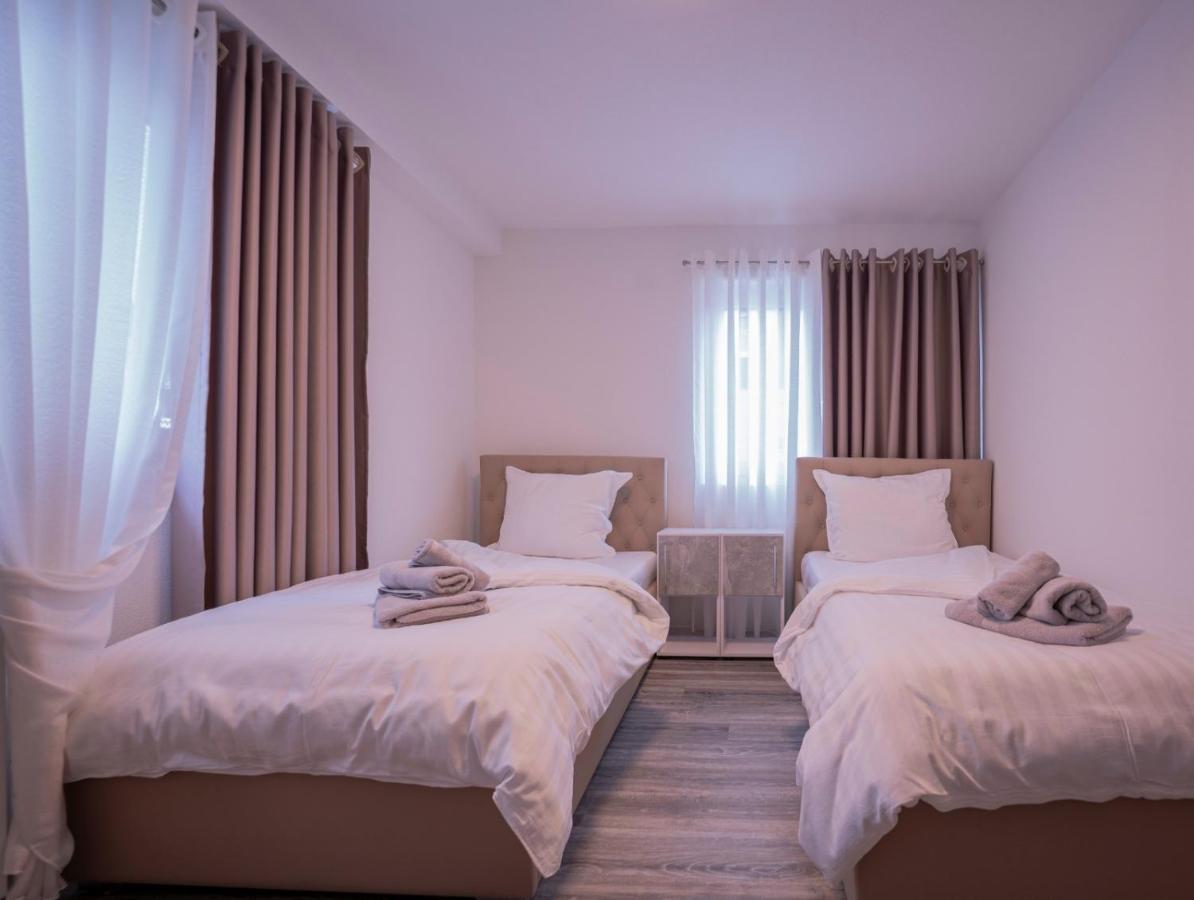 Village Bistro & Bar Fremdenzimmer Dettingen an der Erms Exteriör bild