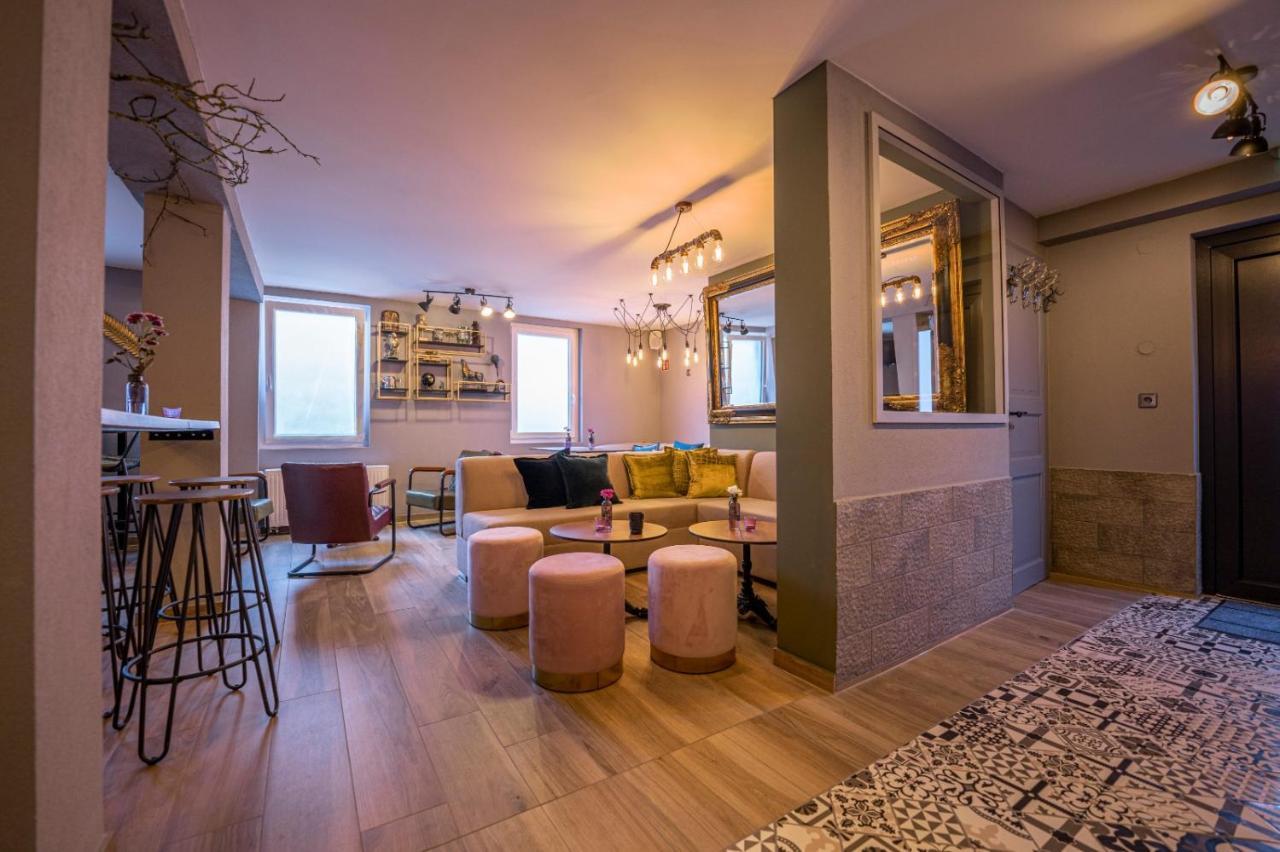Village Bistro & Bar Fremdenzimmer Dettingen an der Erms Exteriör bild