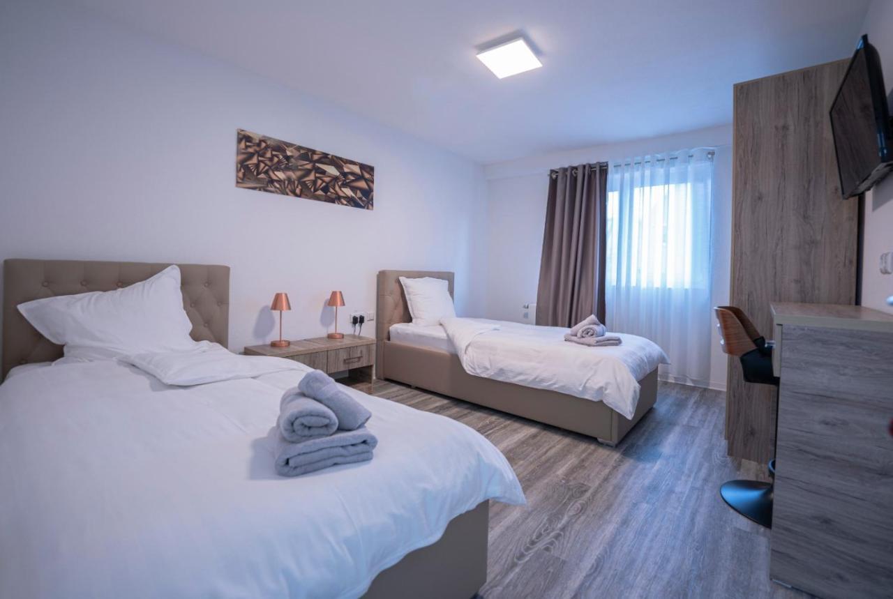 Village Bistro & Bar Fremdenzimmer Dettingen an der Erms Exteriör bild