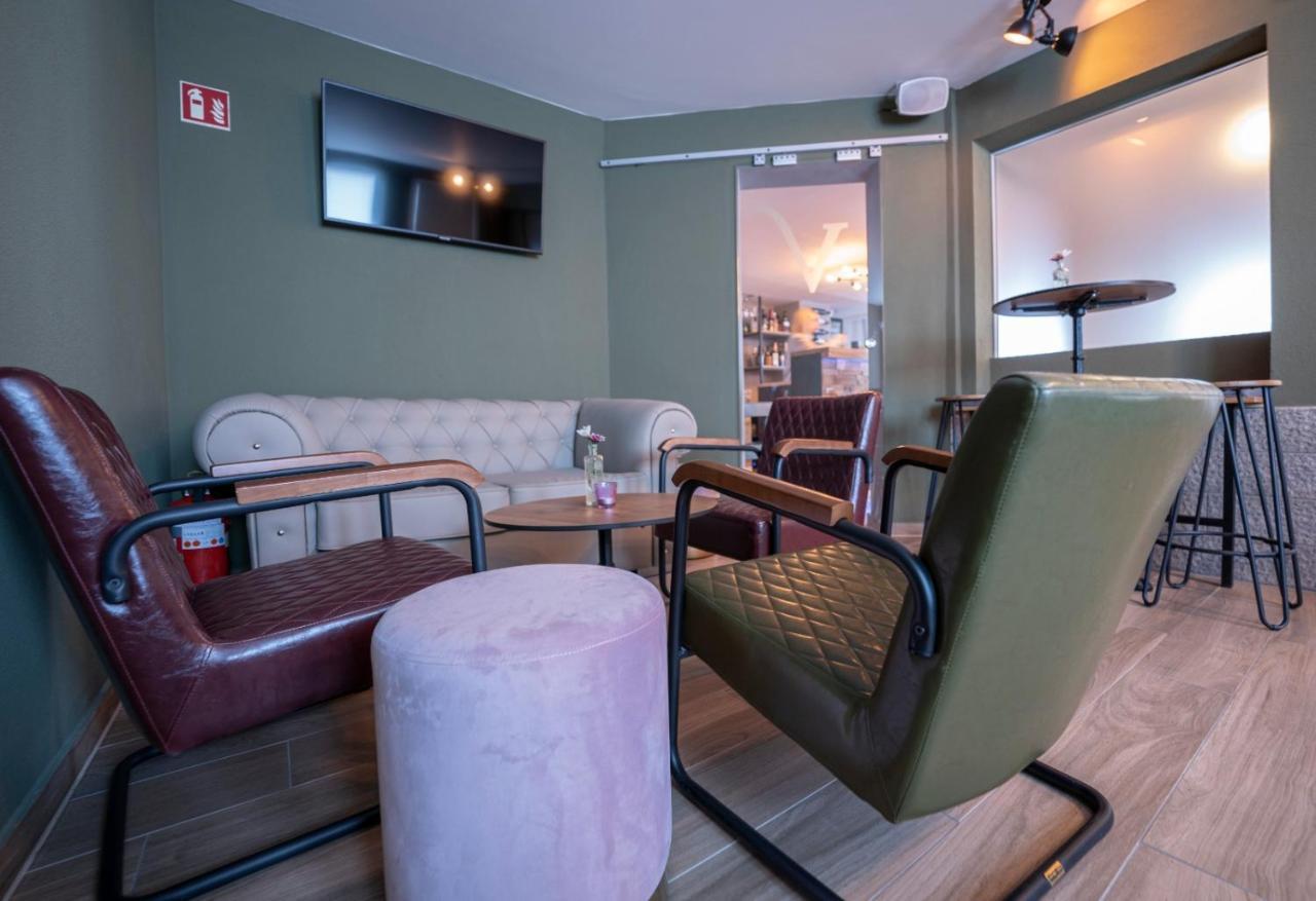 Village Bistro & Bar Fremdenzimmer Dettingen an der Erms Exteriör bild