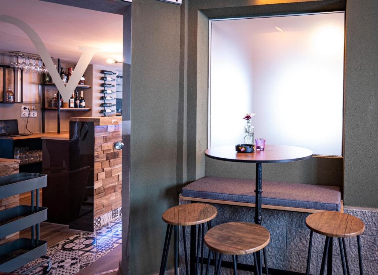 Village Bistro & Bar Fremdenzimmer Dettingen an der Erms Exteriör bild