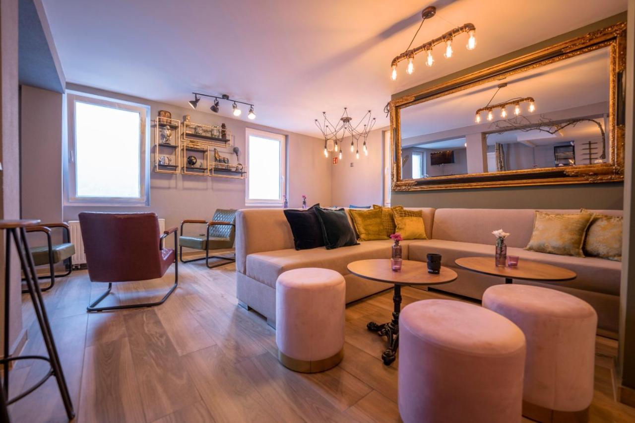 Village Bistro & Bar Fremdenzimmer Dettingen an der Erms Exteriör bild