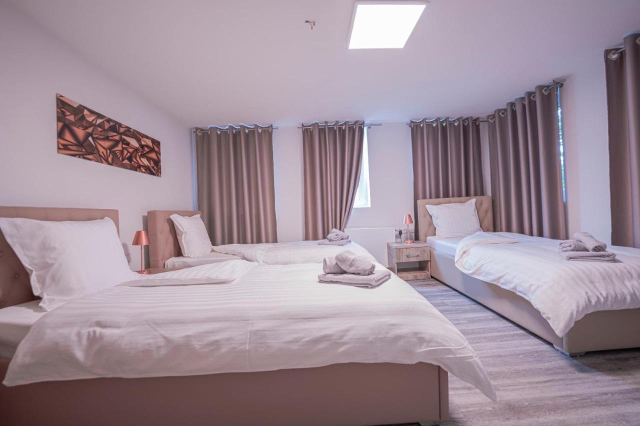 Village Bistro & Bar Fremdenzimmer Dettingen an der Erms Exteriör bild