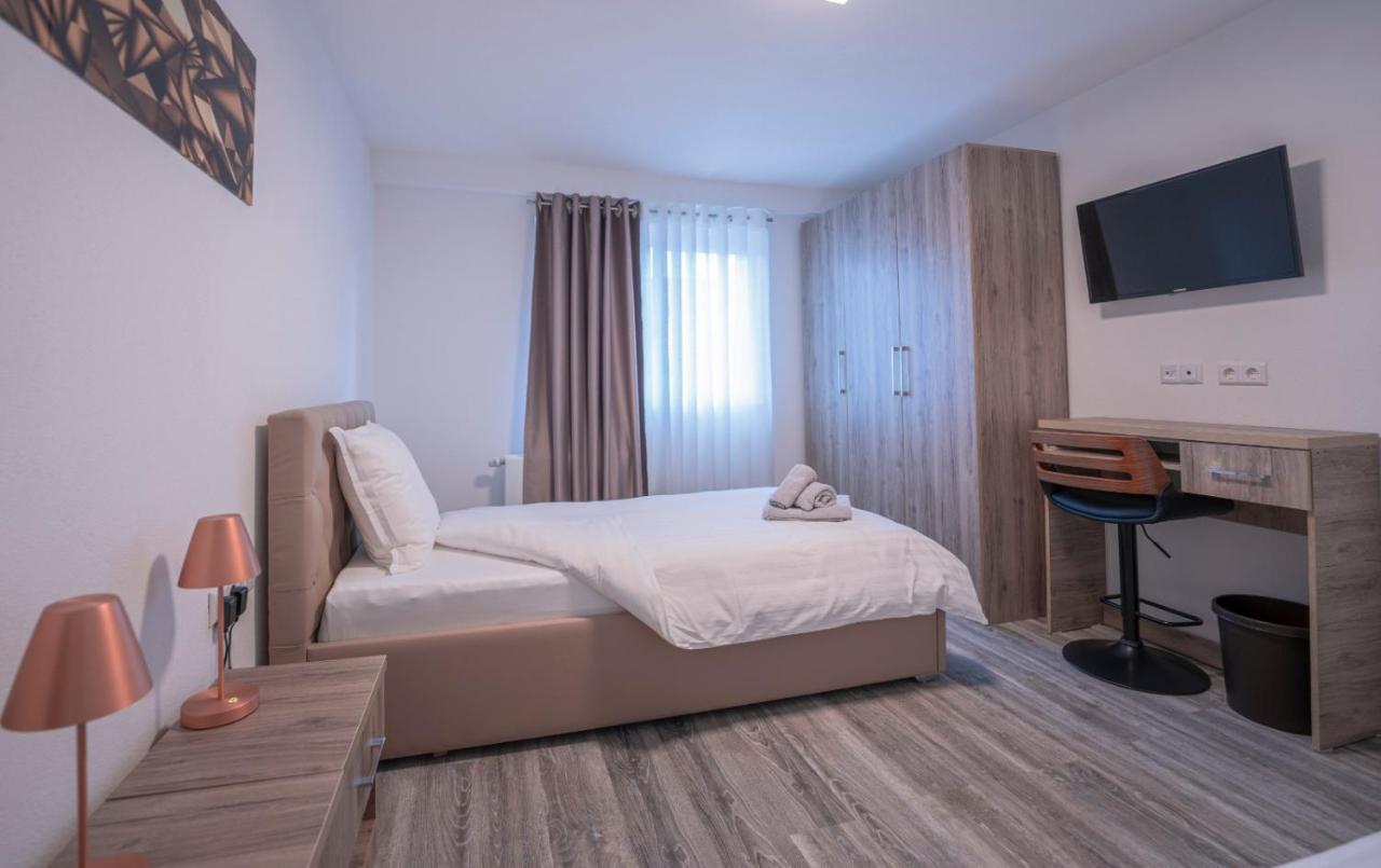 Village Bistro & Bar Fremdenzimmer Dettingen an der Erms Exteriör bild
