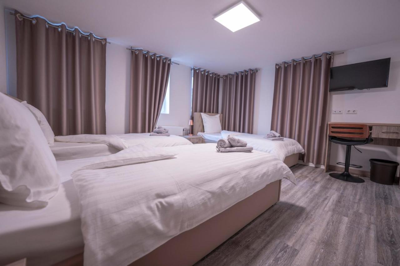 Village Bistro & Bar Fremdenzimmer Dettingen an der Erms Exteriör bild