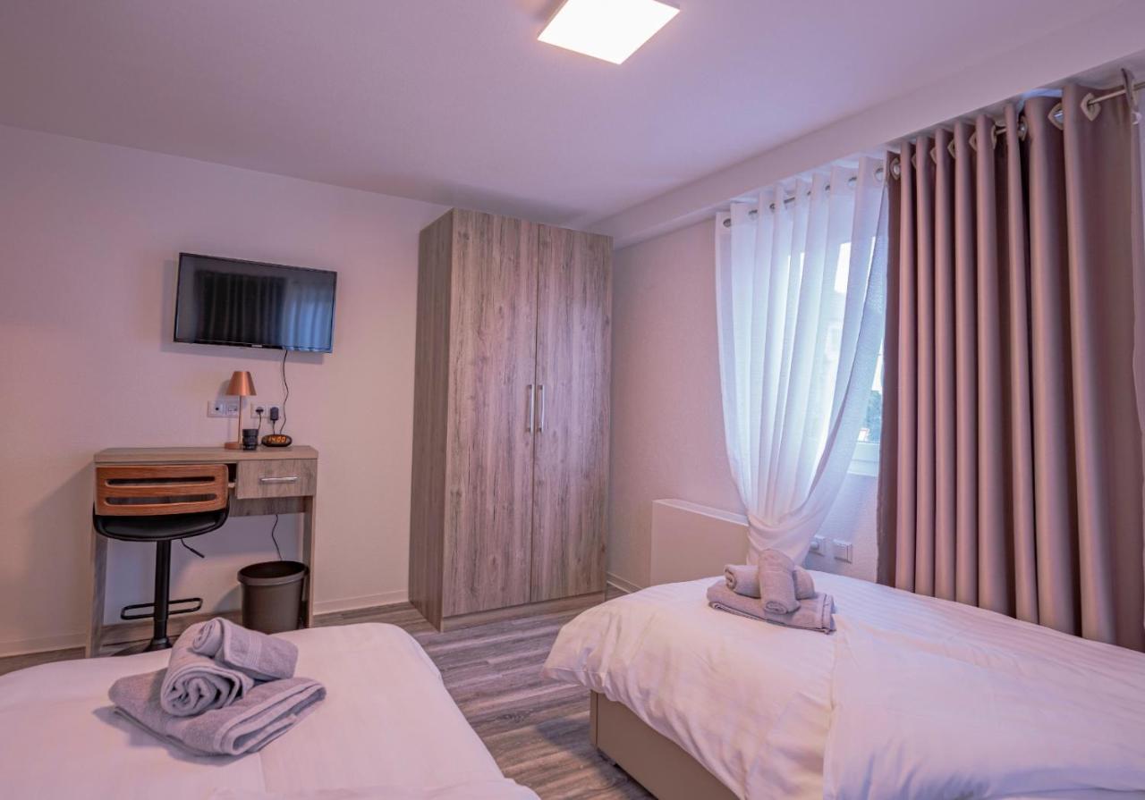 Village Bistro & Bar Fremdenzimmer Dettingen an der Erms Exteriör bild